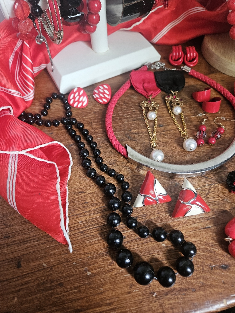 Estate Jewelry Lot Red W/ White And Black Vintage To Modern With Matching Scarf - Picture 6 of 10